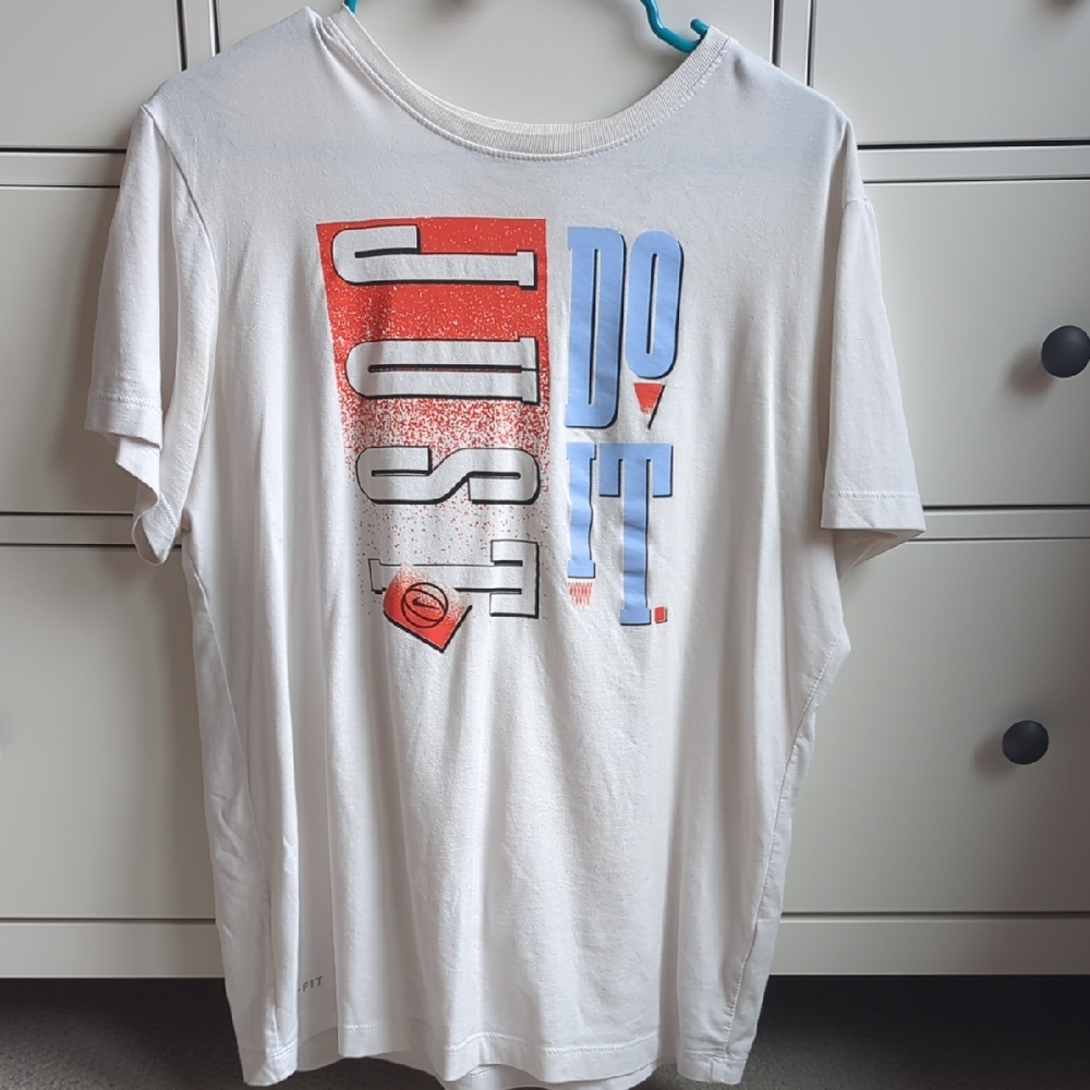 Nike Red and White Graphic Short Sleeve Tee